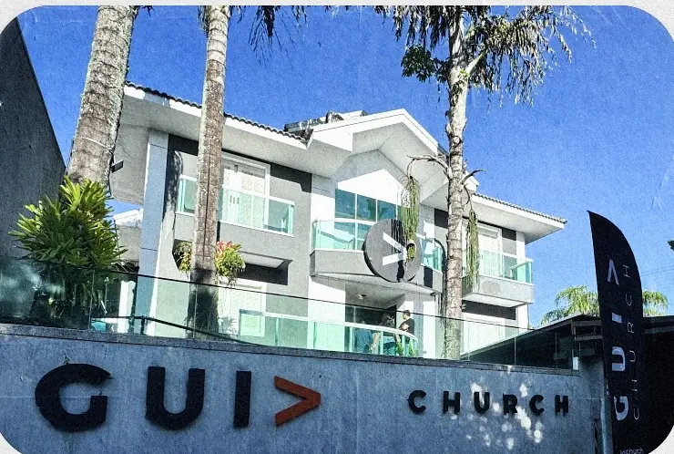 Fachada da GUIA Church na Rua Pedra de Itaúna